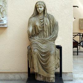 Statua di Livia seduta